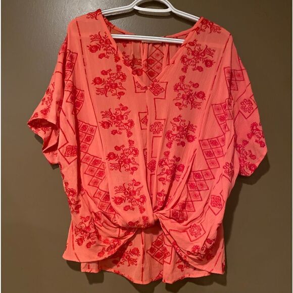 Chrysanthemum Embroidered Top Short Sleeve Size Medium - Picture 2 of 9
